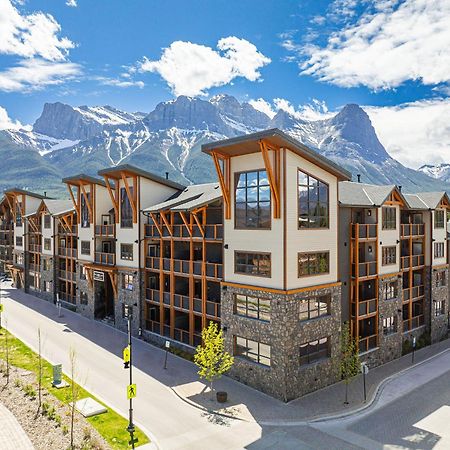 Spring Creek Luxury King One Bedroom At White Spruce Lodge Canmore Exterior photo