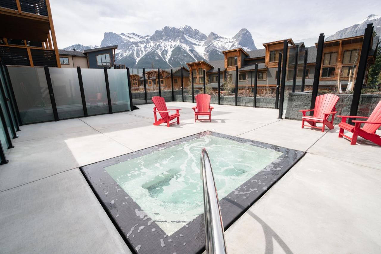 Spring Creek Luxury King One Bedroom At White Spruce Lodge Canmore Exterior photo