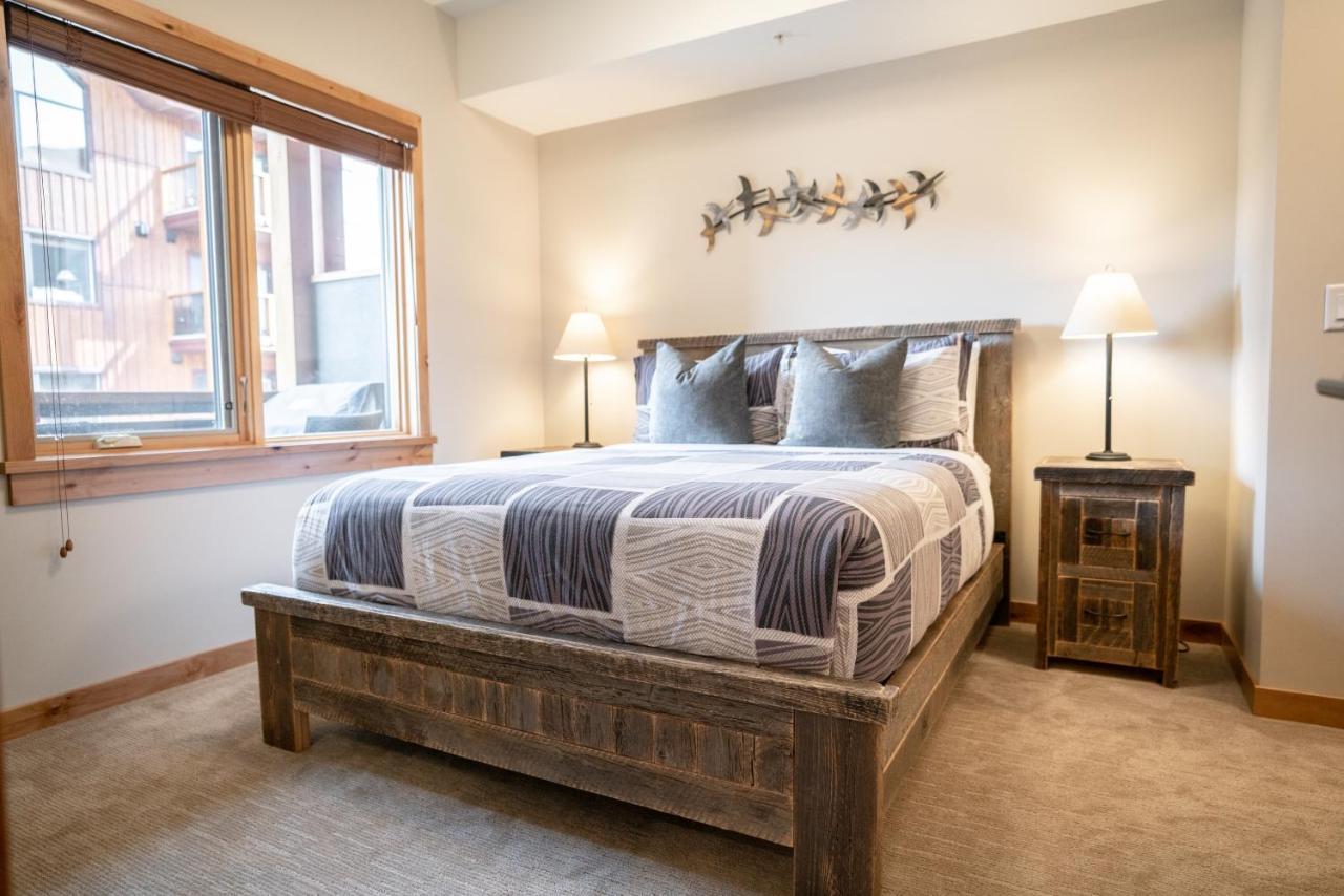 Spring Creek Luxury King One Bedroom At White Spruce Lodge Canmore Exterior photo