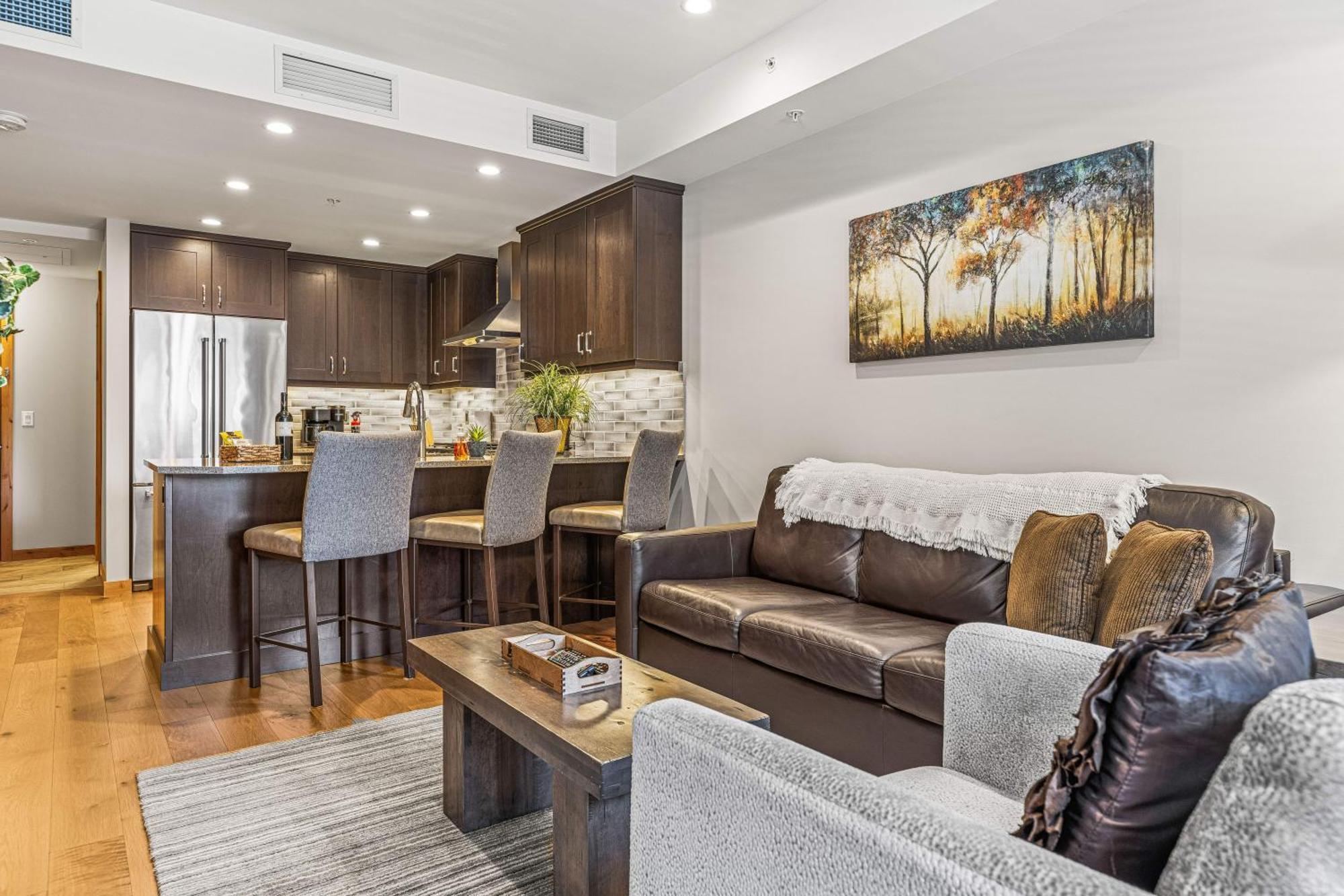 Spring Creek Luxury King One Bedroom At White Spruce Lodge Canmore Exterior photo